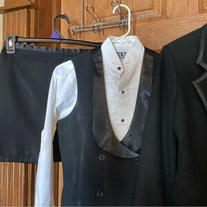 Black Tuxedo with White Shirt and Classic Design